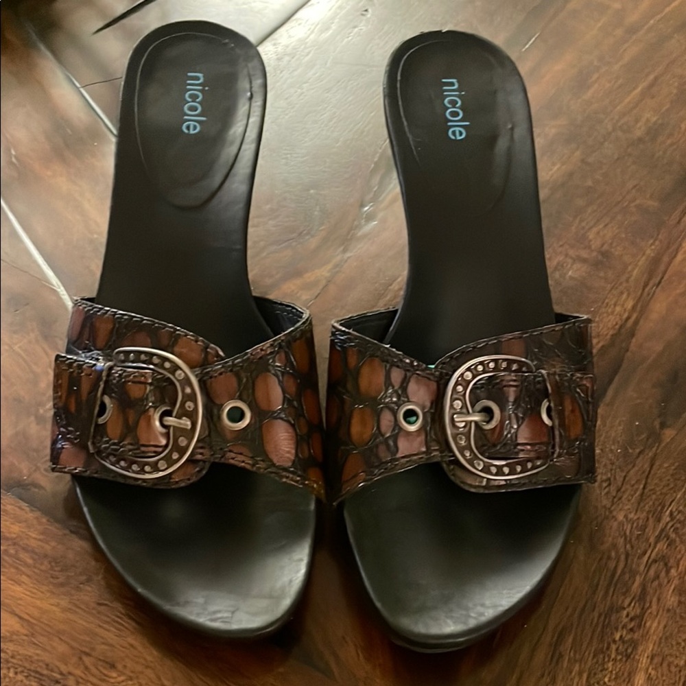 🤎Nicole Brown Mules with Metallic Embellishment - Picture 2 of 16